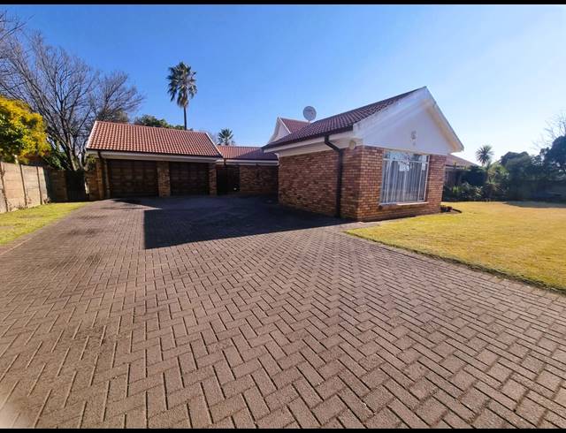4 BEDROOM HOUSE FOR SALE IN THREE RIVERS EAST